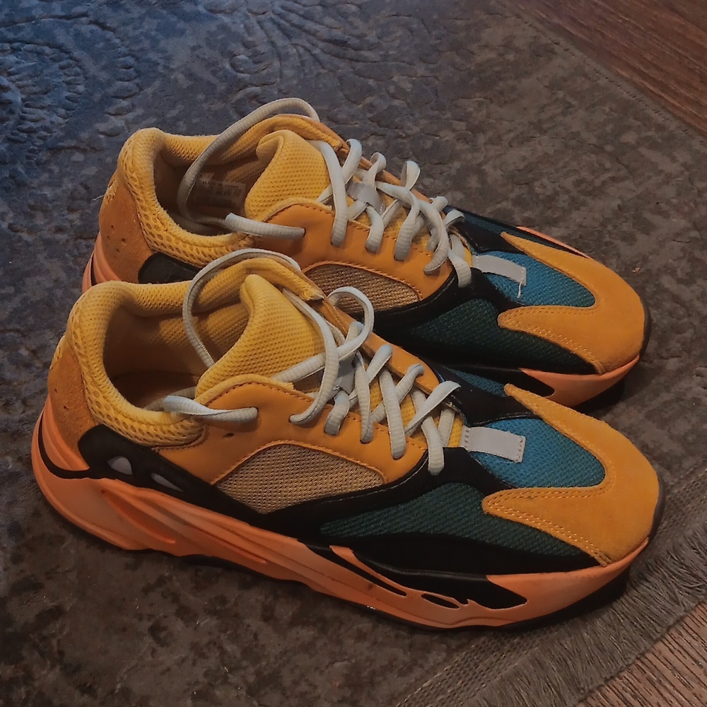 adidas Yeezy Boost 700 Sun Orange Black | 7 Men/9WMNS | GZ6984 - Picture 3 of 7